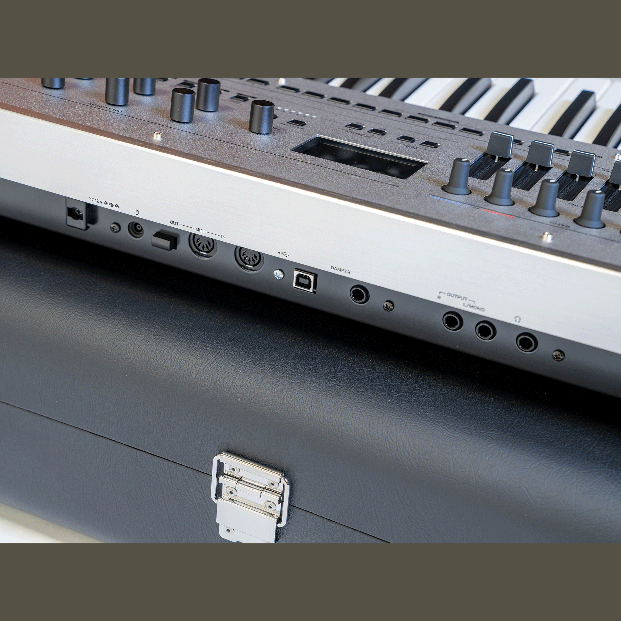 KORG 61鍵盤の本格派！デジタル・FM・シンセサイザー・限定のPremiumモデル【OPSIX-SE P】
