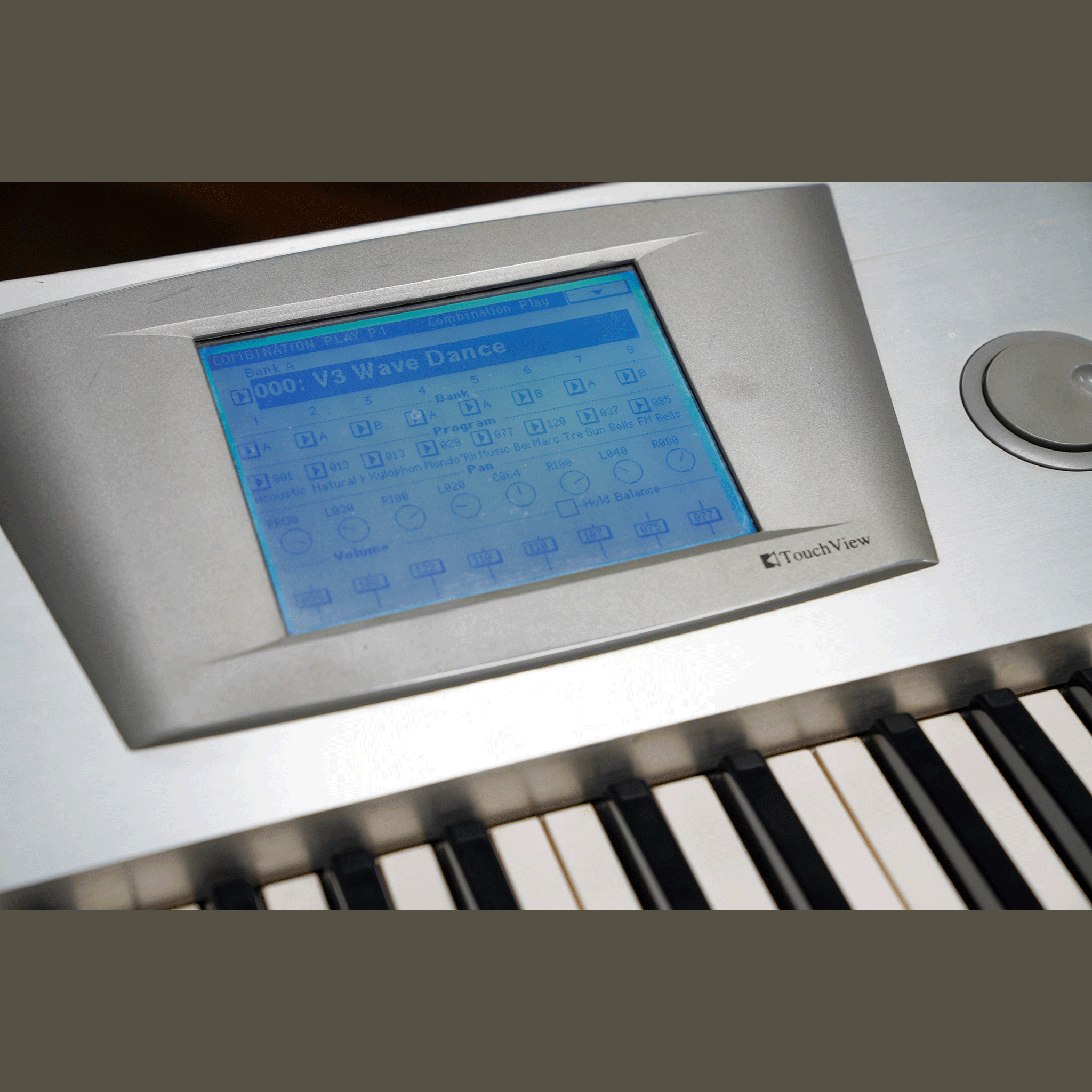 KORG 希少機種のジャンク品！【TRINITY V3 PRO】