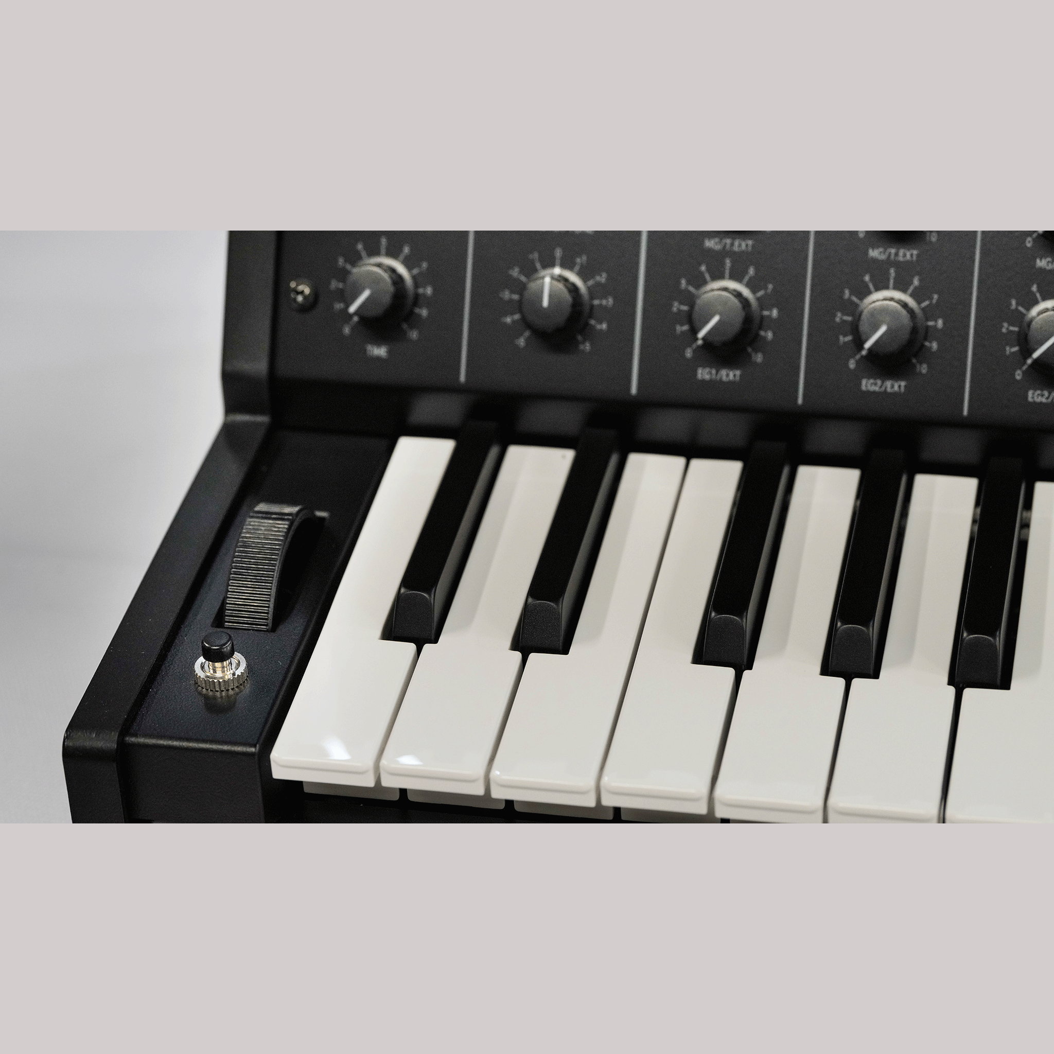 KORG 当時の回路を完全再現した、本物のアナログ・シンセサイザー【MS-20MINI】