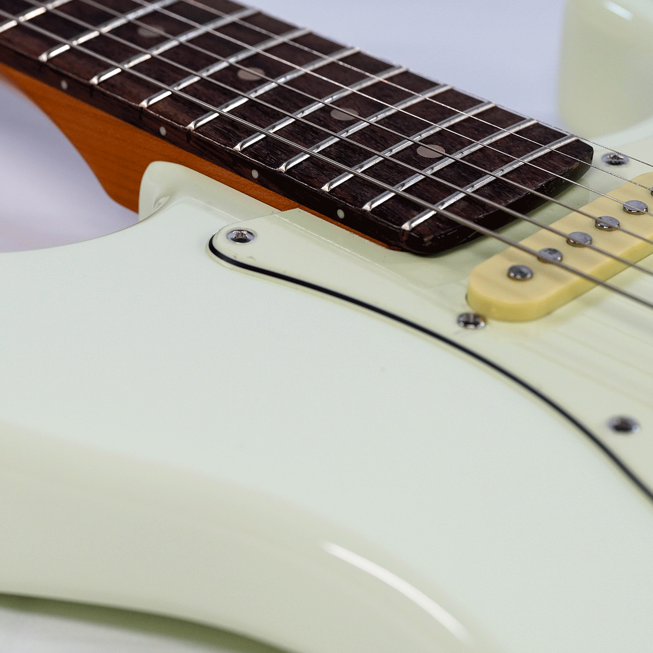 EKO キズありだからスペシャルプライス！シンプル＆風格漂う・スリーシングルP.U【EKO ST 300 Olympic White】