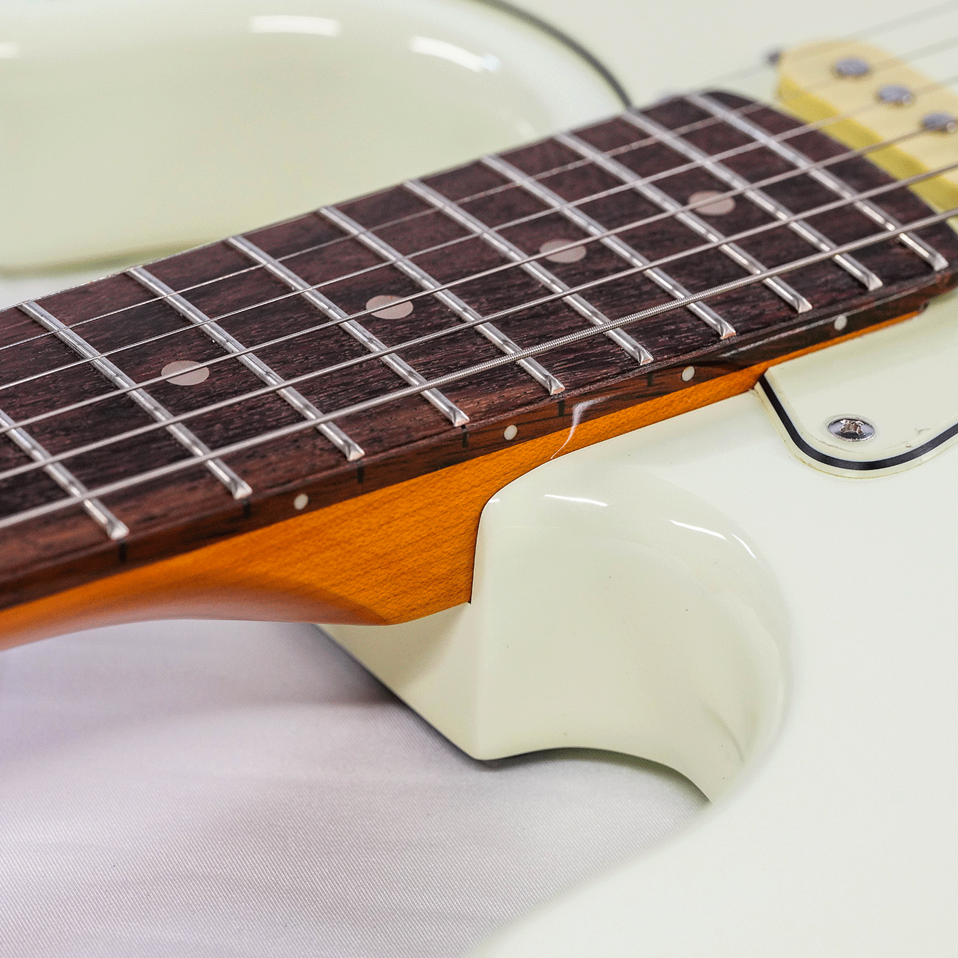 EKO キズありだからスペシャルプライス！シンプル＆風格漂う・スリーシングルP.U【EKO ST 300 Olympic White】