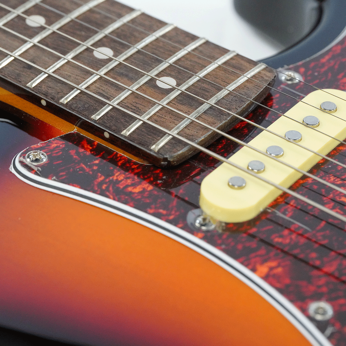 EKO 訳ありだからスペシャルプライス！シンプル＆風格漂う・スリーシングルP.U【EKO ST 300 SUNBURST】