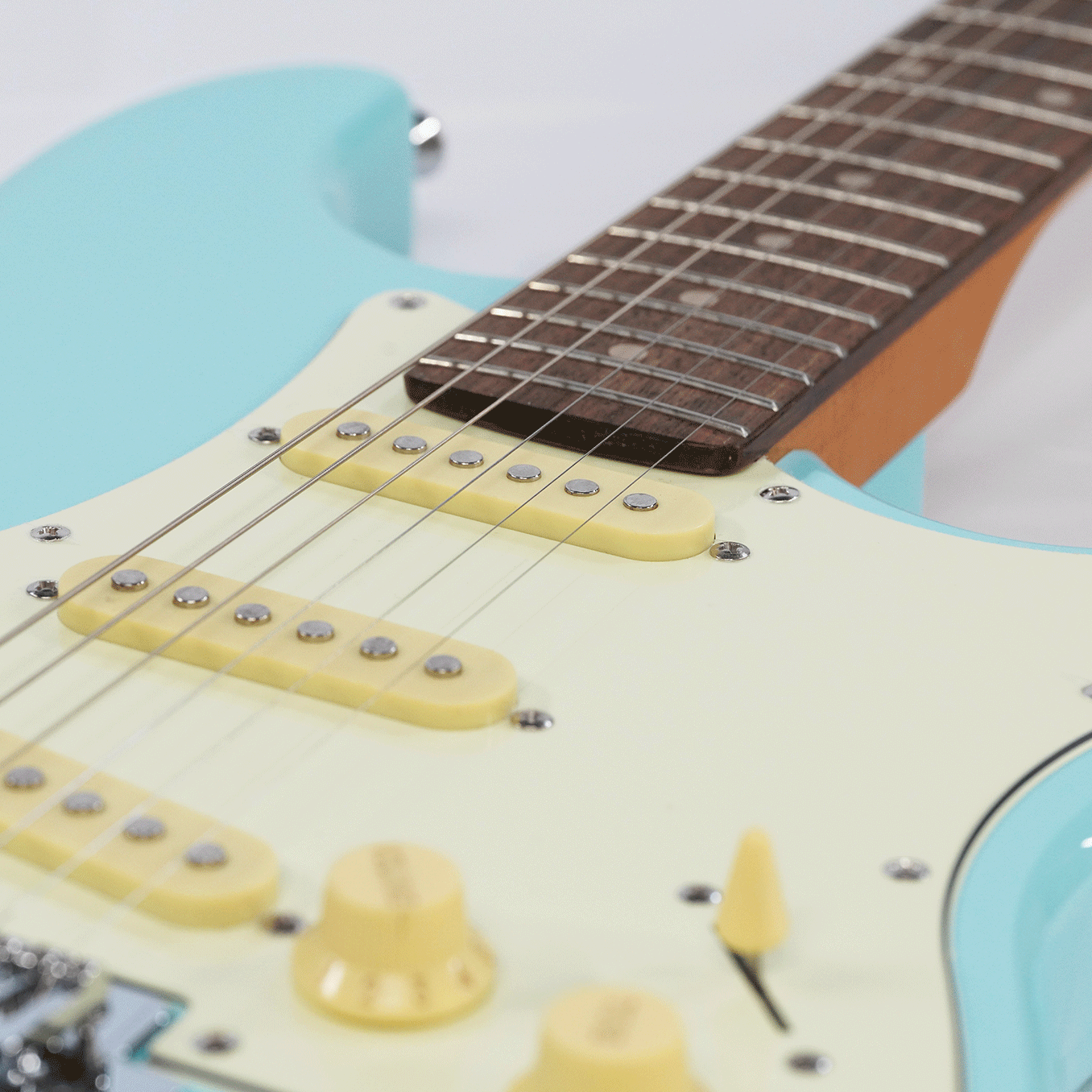 EKO キズありスペシャルプライス！シンプル＆風格漂う・スリーシングルP.U【EKO ST 300 Daphne Blue】