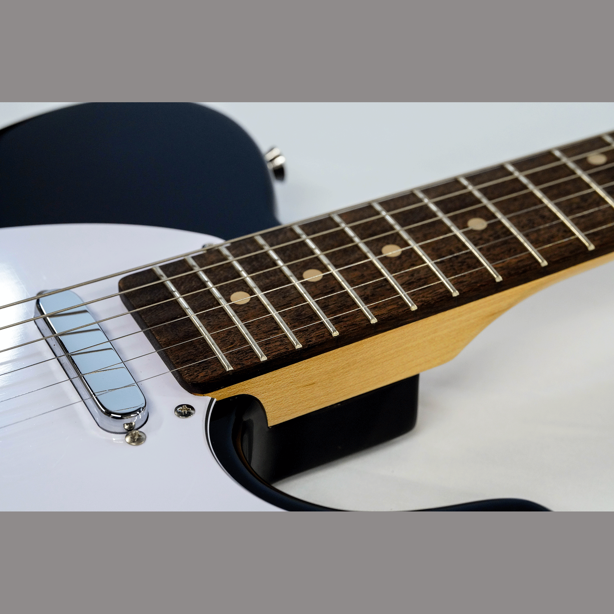 EKO シンプル・風格漂うテレキャスモデル【EKO TL 300 BLACK】