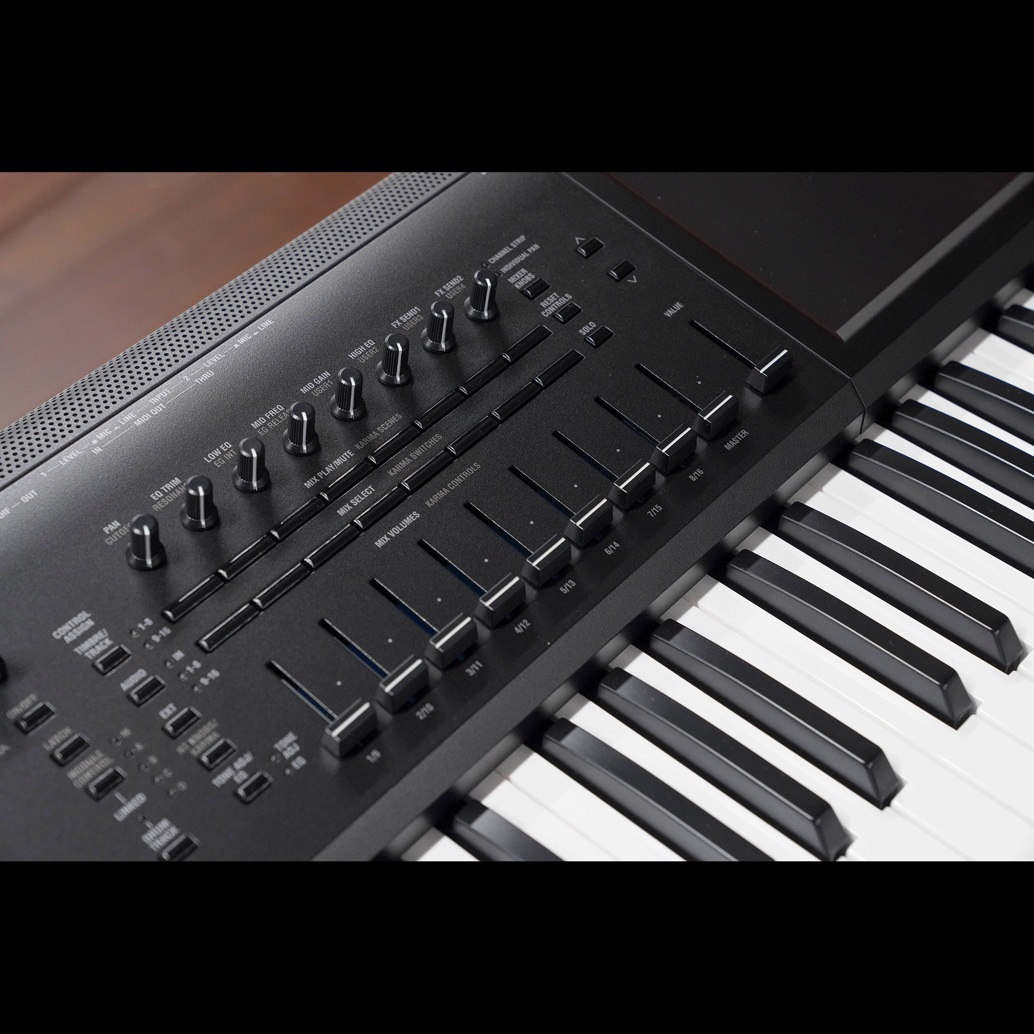 KORG イベントで一度だけ使用　現行KRONOS3の61鍵【KRONOS3-61 with HC-61KEYスペシャルセット】