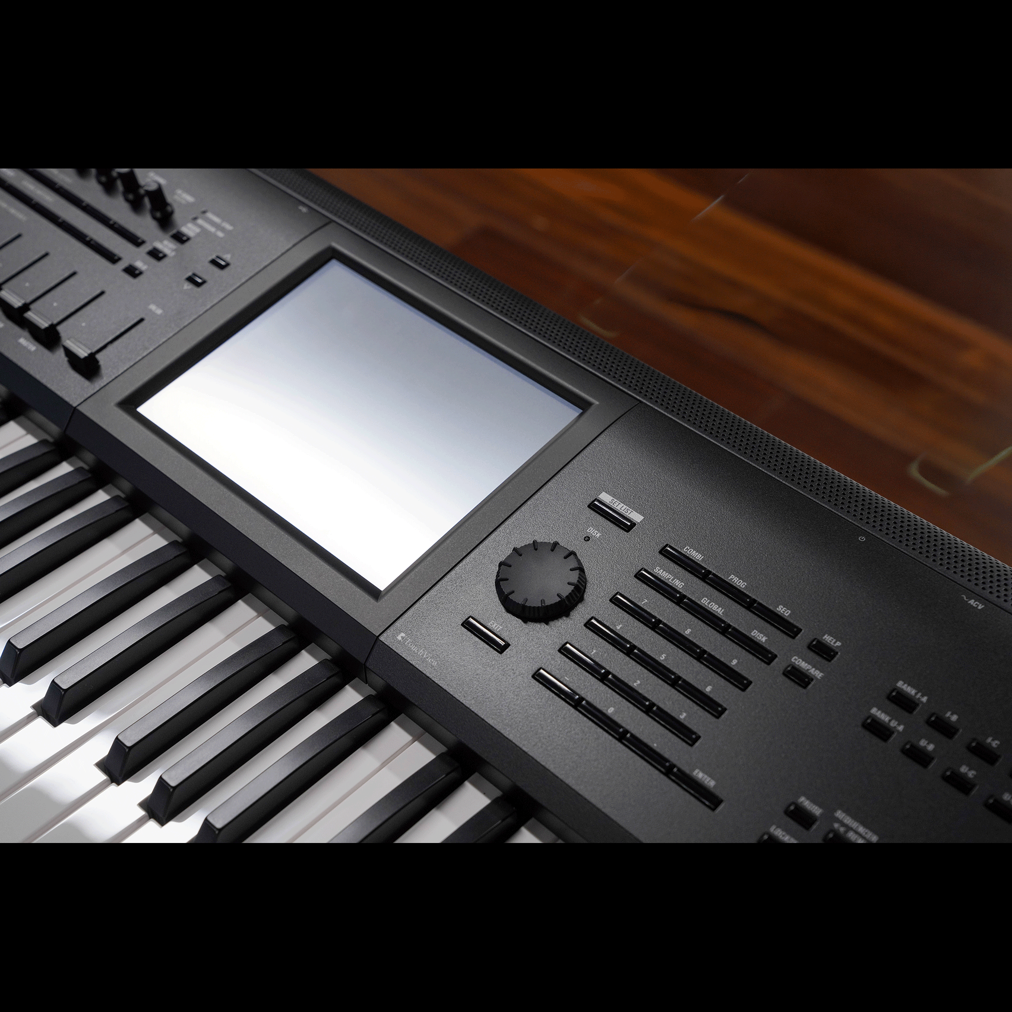 KORG イベントで一度だけ使用　現行KRONOS3の61鍵【KRONOS3-61 with HC-61KEYスペシャルセット】