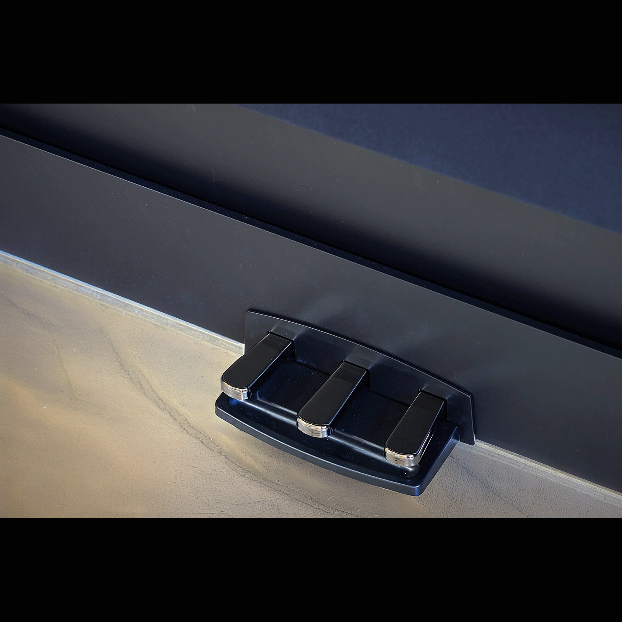 コルグ　デジタルピアノ・イタリアンピアノを搭載した最上位機種！【E1 AIR BLACK】