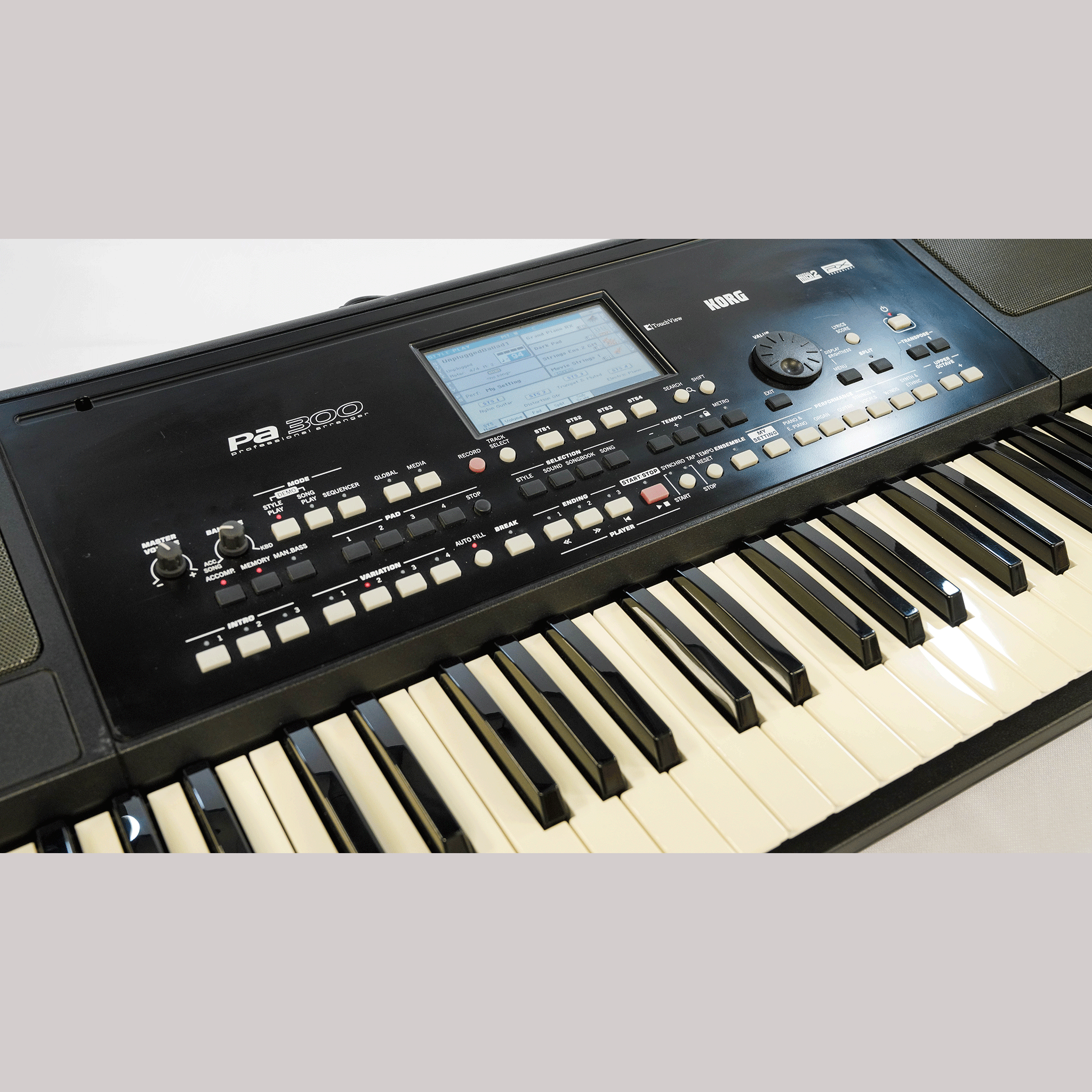 KORG 高品質サウンド＋自動伴奏機能＋スピーカー内蔵の61鍵盤キーボード【Pa300】